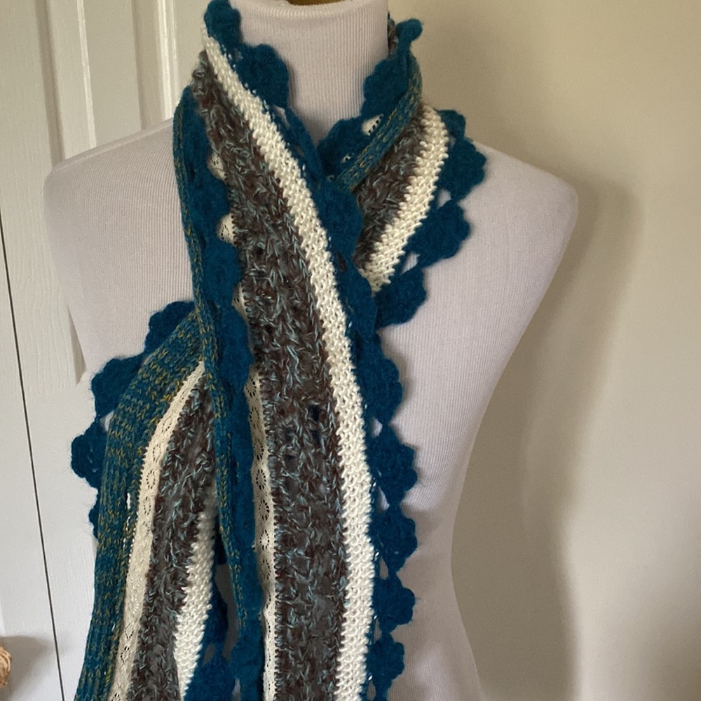 Beautiful woven scarf, deep, teal color with white lace